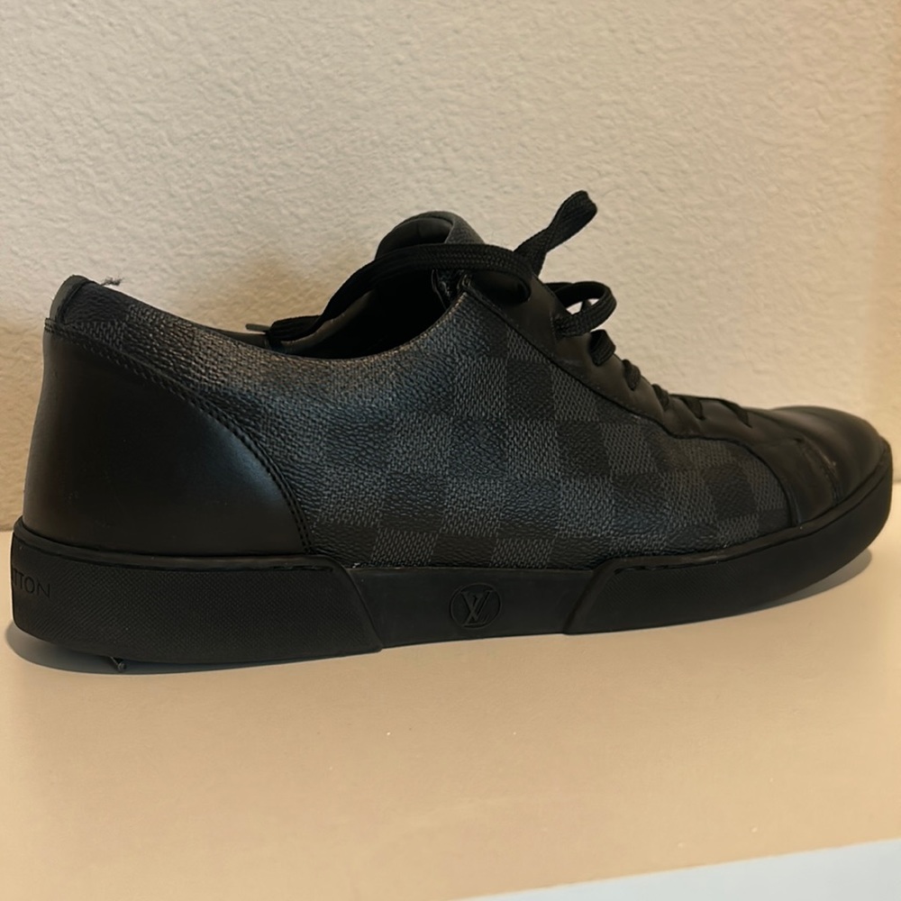 Size 11 in great shape . Bought at Louis store